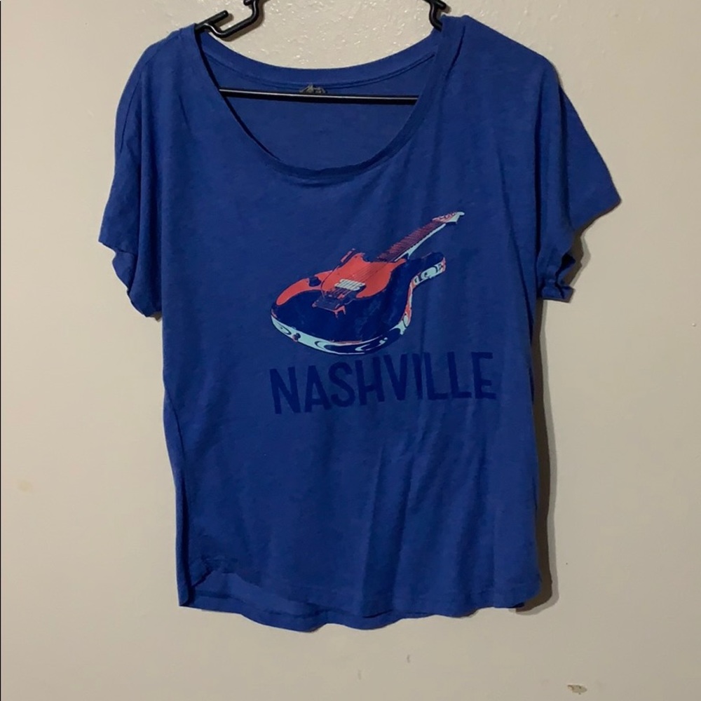 WOMEN’S XL. T-shirt.